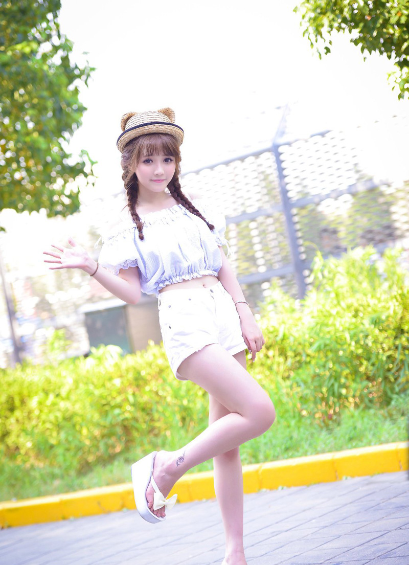 我们为什么需要美女，可能她们改变你的生活习性，让人感这个世界充满期待，虽然当你觉得期待的东西就要得到的时候，她们马上去普度众生，让其他人觉得生活充满期待。——韩寒《像少年啦飞驰》